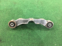 ยางแท่นเฟืองท้าย 41310AG021 41310AG022 SUBARU OUTBACK