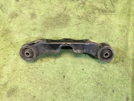差速器支座 41310AE001 41310AE002 SUBARU LANCASTER