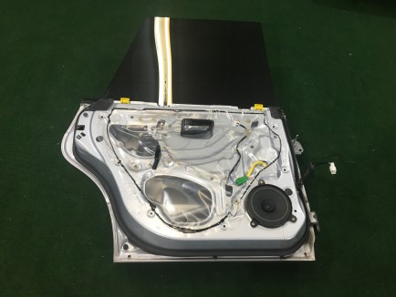 Porta traseira esquerda SUBARU LANCASTER OEM 60400AE430 BH9 2001 Silver 1U2