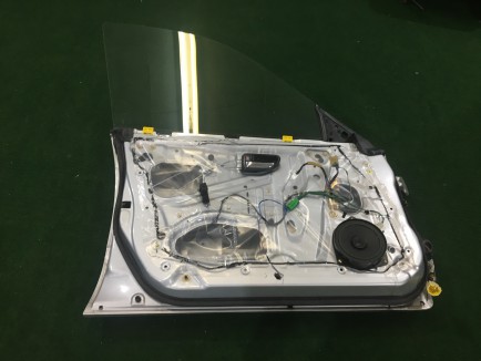 Porta dianteira esquerda SUBARU LANCASTER OEM 60009AE050 60009AE070 BH9 2001 Silver 1U2