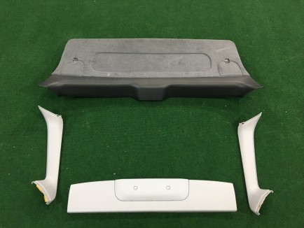 バックドアトリム SUBARU LANCASTER OEM 94320AE011AC 94310AE000OB 94310AE020OB 94310AE030OB BH9 2001 Silver 1U2