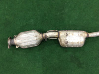 ท่อไอเสียท่อนกลาง SUBARU LEGACY OEM 44200AE050 44200AE051 BH9 2001 EJ254