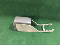 Porta-luvas e apoio de braço SUBARU LANCASTER OEM 92111AE010AD BHE 2000 white / grey 0U4