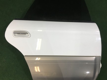 右后门 SUBARU LANCASTER OEM 60400AE420 BHE 2000 white / grey 0U4