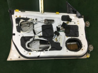 Дверь передняя левая SUBARU LANCASTER OEM 60009AE050 60009AE070 BHE 2000 white / grey 0U4