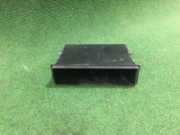 Porta-objetos sob o rádio SUBARU LANCASTER OEM 66128AE000 BHE 2000 white / grey 0U4