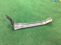 Soporte izquierdo del parachoques delantero SUBARU LANCASTER OEM 57707AE240 BHE 2000 white / grey 0U4
