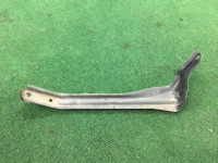 Soporte derecho del parachoques delantero SUBARU LANCASTER OEM 57707AE230 BHE 2000 white / grey 0U4