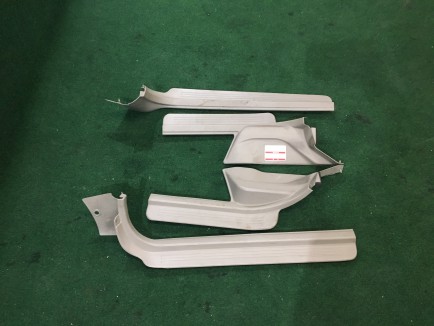 Накладки на пороги SUBARU LANCASTER OEM 94060AE000GE 94060AE010GE 94060AE010GE 94061AE010GE BHE 2000 white / grey 0U4