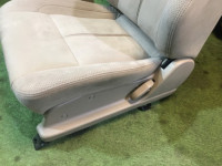 Сидения SUBARU LANCASTER OEM 64010AE700GE 64010AE710GE 64221AE130GE 64231AE130GE BHE 2000 white / grey 0U4