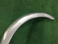 Alargador do guarda-lamas esquerdo SUBARU LANCASTER OEM 91111AE030LG BHE 2000 white / grey 0U4