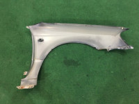 Guarda-lamas dianteiro esquerdo SUBARU LEGACY B4 OEM 57120AE011 BE5 2001 Black 47A
