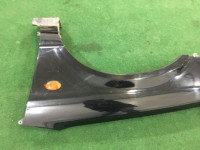 Guarda-lamas dianteiro esquerdo SUBARU LEGACY B4 OEM 57120AE011 BE5 2001 Black 47A