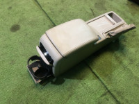 Porta-luvas e apoio de braço SUBARU LEGACY OEM 92111AG060WA BP5 2004 white pearl 36J