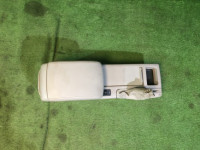 Porta-luvas e apoio de braço SUBARU LEGACY OEM 92111AG060WA BP5 2004 white pearl 36J