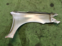 Aleta delantera izquierda SUBARU LEGACY OEM 57110AG0109P BP5 2004 white pearl 36J