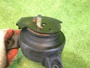 Apoio direito do motor SUBARU LANCASTER OEM 41022AE100 BH9 2000 EZ30