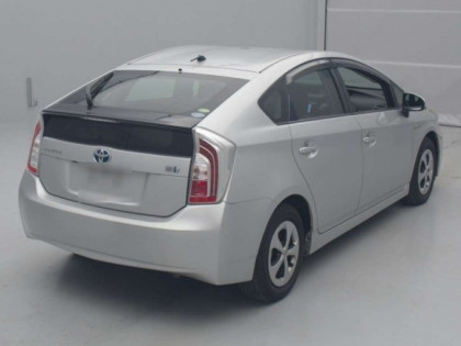 TOYOTA PRIUS ZVW30 2013
