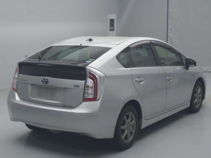 TOYOTA PRIUS ZVW30 2013