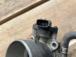 ลิ้นปีกผีเสื้อ SUBARU LEGACY OEM 16118AB310 BG5 1998 EJ20DD AT