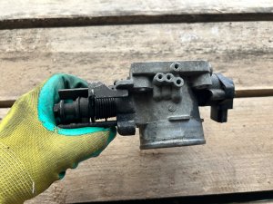 ลิ้นปีกผีเสื้อ SUBARU LEGACY OEM 16118AB310 BG5 1998 EJ20DD AT