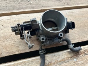 ลิ้นปีกผีเสื้อ SUBARU LEGACY OEM 16118AB310 BG5 1998 EJ20DD AT