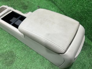 Porta-luvas e apoio de braço кожа SUBARU OUTBACK OEM 92111AG000WA BPE 2004 GOLD 39J