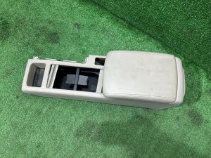 Porta-luvas e apoio de braço кожа SUBARU OUTBACK OEM 92111AG000WA BPE 2004 GOLD 39J