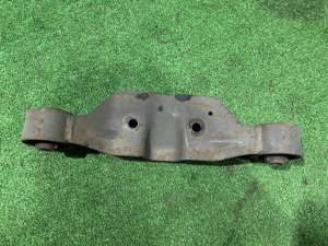 Differential mount SUBARU OUTBACK OEM 41310AG020 BPE 2004 EZ30