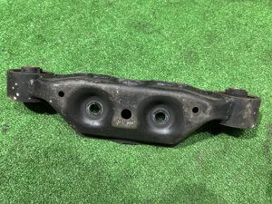 Differential mount SUBARU OUTBACK OEM 41310AG020 BPE 2004 EZ30