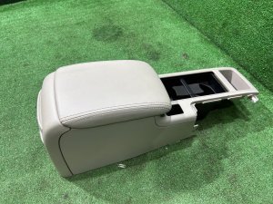 グローブボックス・アームレスト кожа SUBARU OUTBACK OEM 92111AG060WA BPE 2004 SILVER 39D, 3K3