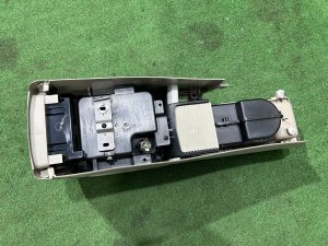 グローブボックス・アームレスト кожа SUBARU OUTBACK OEM 92111AG060WA BPE 2004 SILVER 39D, 3K3