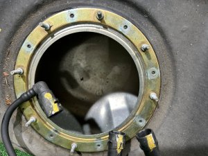 燃料タンク SUBARU OUTBACK OEM 42012AG011 BPE 2004 EZ30
