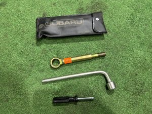 Juego de herramientas крюк SUBARU OUTBACK OEM 97032AG010 BPE 2004