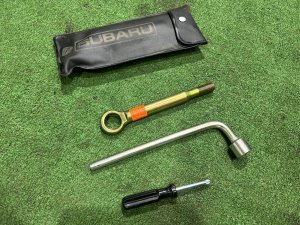 Juego de herramientas крюк SUBARU OUTBACK OEM 97032AG010 BPE 2004