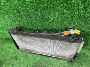 Radiador do motor SUBARU OUTBACK OEM 45111AG040 BPE 2004 EZ30