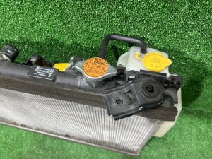 Radiador do motor SUBARU OUTBACK OEM 45111AG040 BPE 2004 EZ30