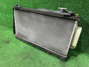 Radiador do motor SUBARU OUTBACK OEM 45111AG040 BPE 2004 EZ30