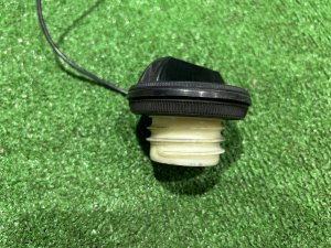 Tapón del depósito de combustible SUBARU OUTBACK OEM 42031SA020 SILVER 39D, 3K3