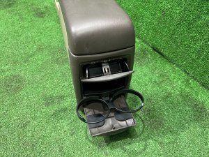 ช่องเก็บของและที่วางแขน SUBARU LEGACY LANCASTER OEM 92111AE010AD BHE BH9 BH5 2001 SILVER/GREY 1U2