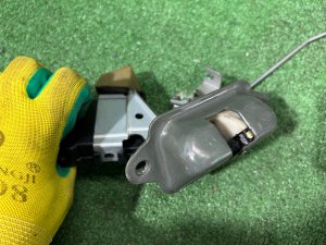Fecho da porta da bagageira SUBARU LEGACY LANCASTER OEM 63032AE020 BH9 2001 SILVER/GREY 1U2