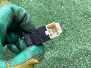 สวิตช์ Power/Hold SUBARU LEGACY LANCASTER OEM 83245AE000 BHE 2001 EZ30 AT