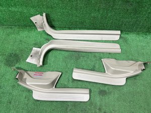 คิ้วชายบันได 94060AE000GE 94060AE010GE 94061AE000GE 94061AE010GE SUBARU LEGACY LANCASTER