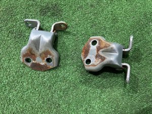 右フロントドアヒンジ SUBARU LEGACY LANCASTER OEM 61220AC000 61220AC010 BHE 2001 SILVER/GREY 1U2