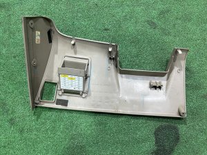แผงพลาสติกใต้พวงมาลัย SUBARU LEGACY LANCASTER OEM 66075AE000GE BH9 BHE 2001 SILVER/GREY 1U2