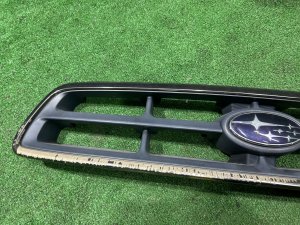 Rejilla del radiador SUBARU LEGACY LANCASTER OEM 91121AE260 BHE 2001 SILVER/GREY 1U2