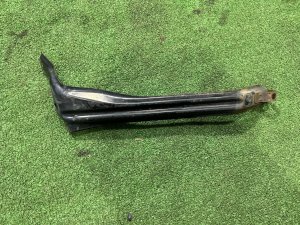 Soporte derecho del parachoques delantero SUBARU LEGACY LANCASTER OEM 57707AE230 BHE 2001 SILVER/GREY 1U2