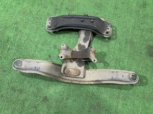 Travesaño de la caja de cambios manual SUBARU FORESTER OEM 41022AC180 41011AG040 SH5 2007 EJ205 MT5