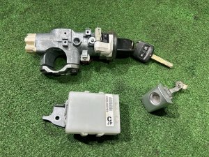 สวิตช์กุญแจสตาร์ท Комплект замков SUBARU FORESTER OEM 57491FG040 SH5 2007 GREY 61K