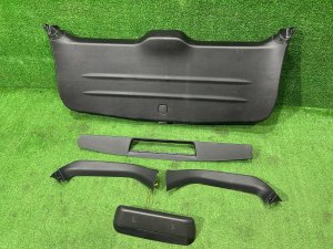 แผงบุประตูท้าย 94320SC010JC 94310SC000JC SUBARU FORESTER